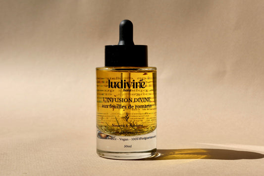 Huile de Romarin : Bienfaits, Utilisation, Pousse des Cheveux — Guide Complet 2025