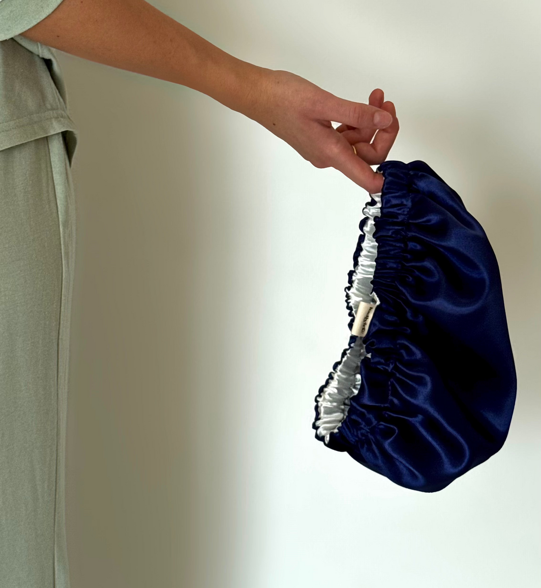 Les Bienfaits du Bonnet en Satin pour les Cheveux